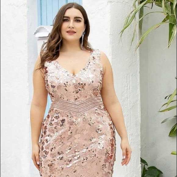 Dresses & Skirts - Gorgeous Gold Dress NWT